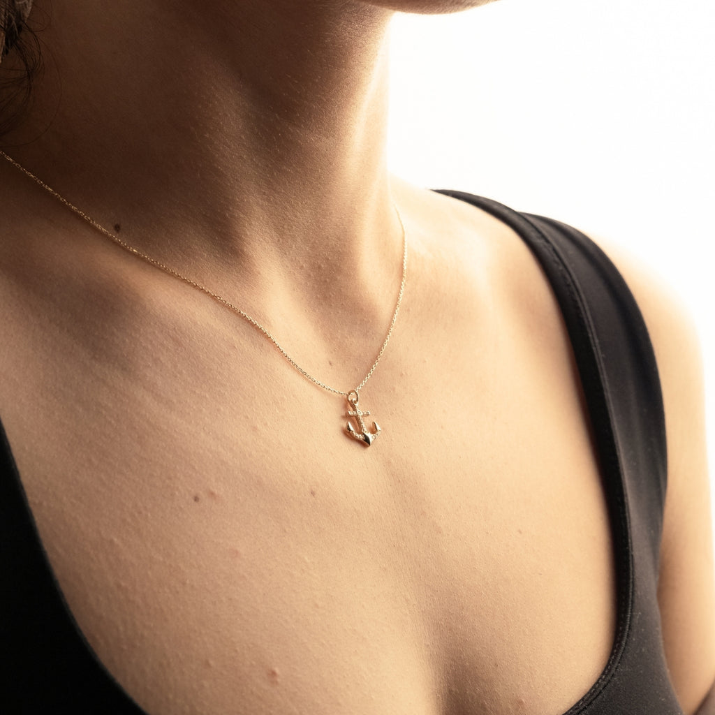 Taşlı Minimal Çapa Kolye | 14 Ayar Altın