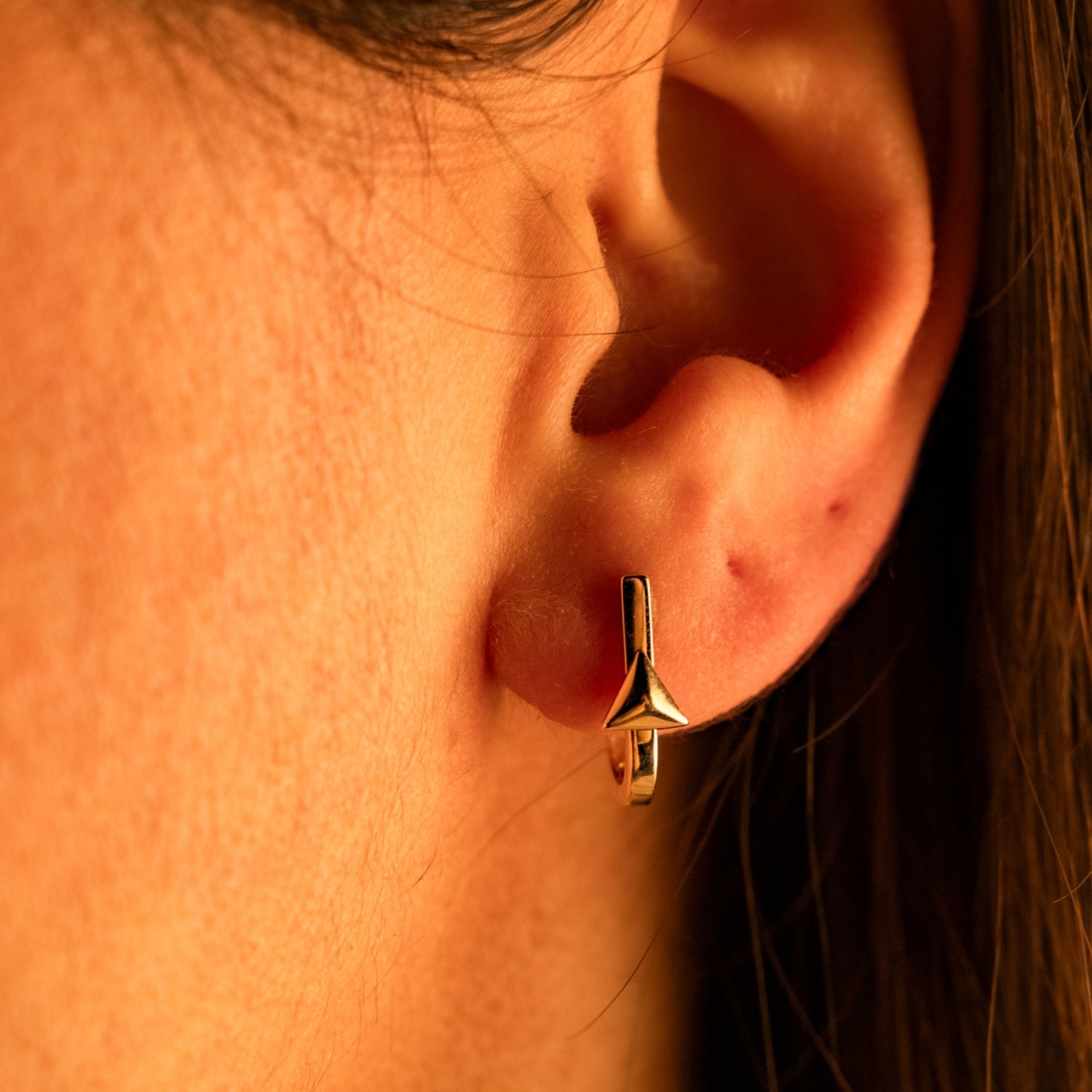 Üçgün Detaylı Halka Küpe | 14 Ayar Altın