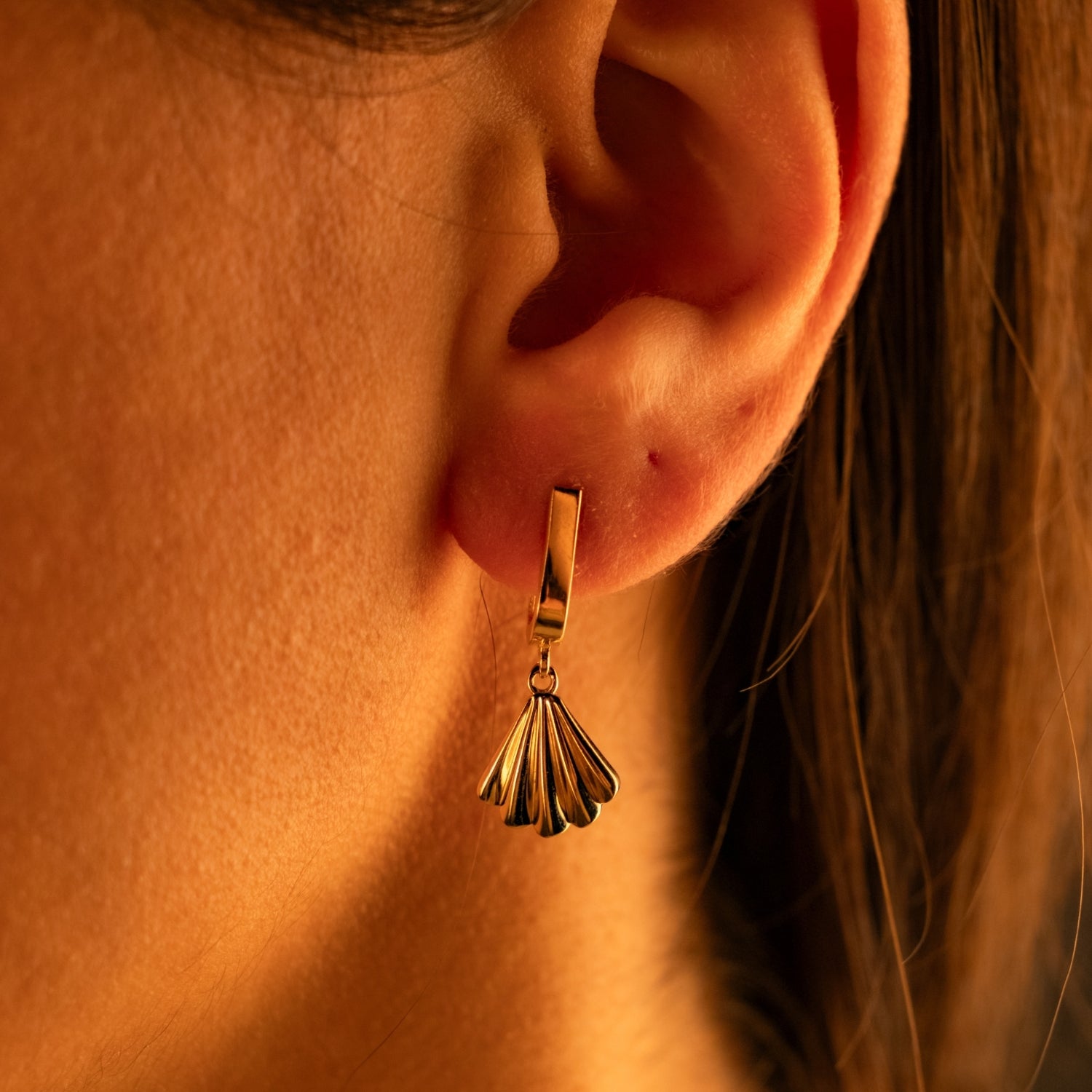 Sallantılı Deniz Kabuğu Küpe | 14 Ayar Altın