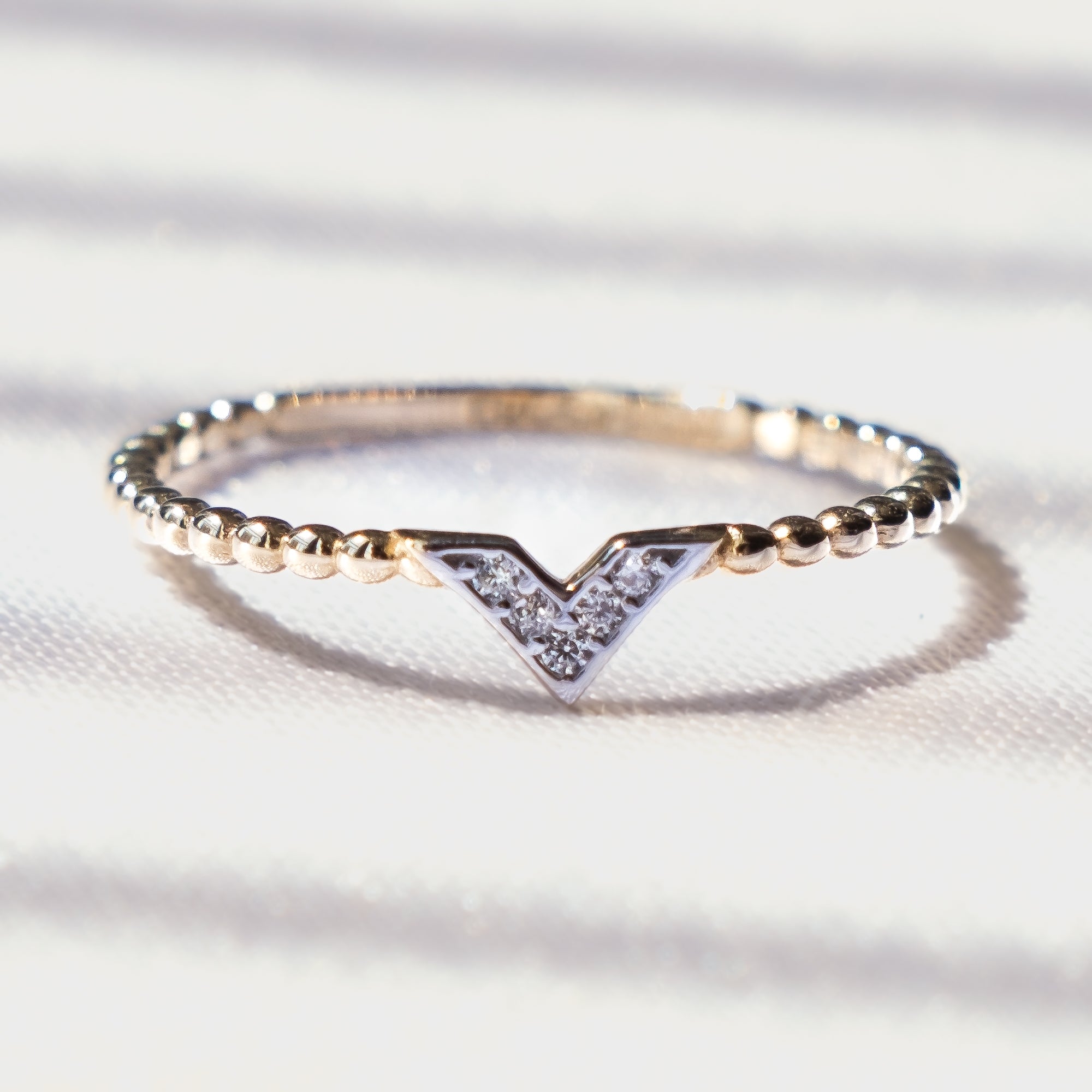 V Taşlı Yüzük | 14 Ayar Altın