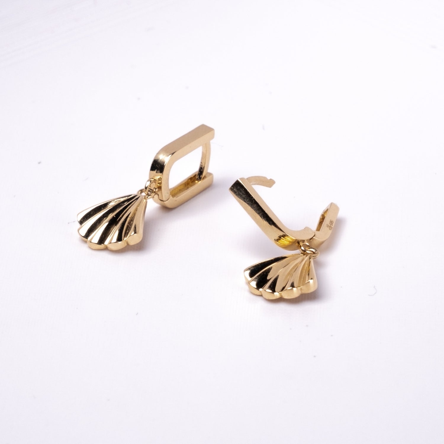 Sallantılı Deniz Kabuğu Küpe | 14 Ayar Altın