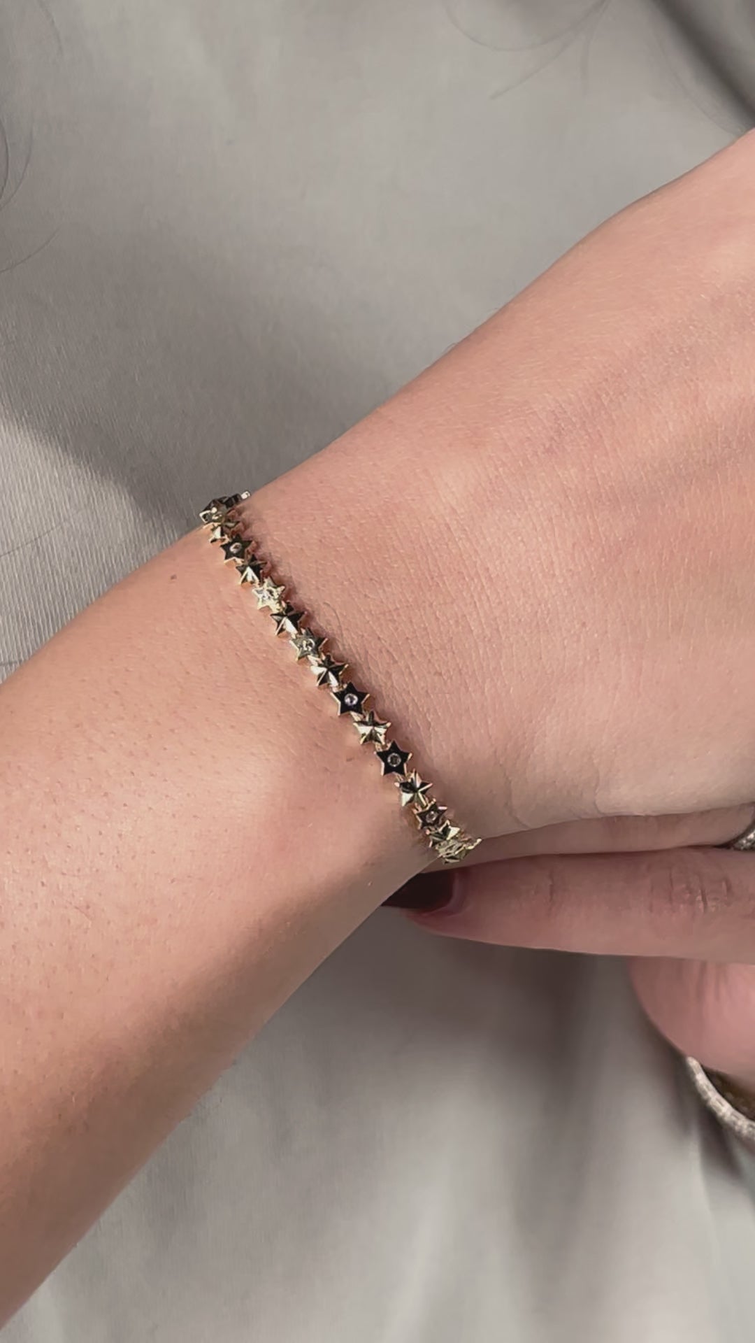 Taşlı Sıralı Yıldız Bileklik | 14 Ayar Altın